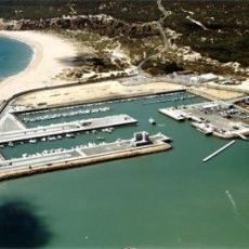 Puerto Deportivo y playa de la Hierbabuena