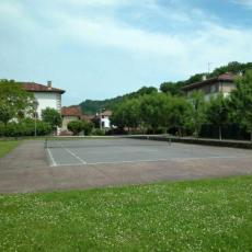 pista de tenis en la plaza de Oieregi